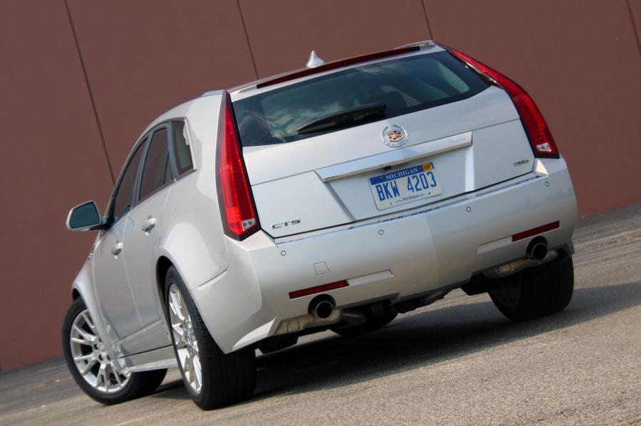  Cadillac CTS Sport Wagon 2010 года  (фото 31 из 53)